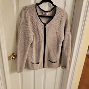 Cute cardigan with vegan leather piping